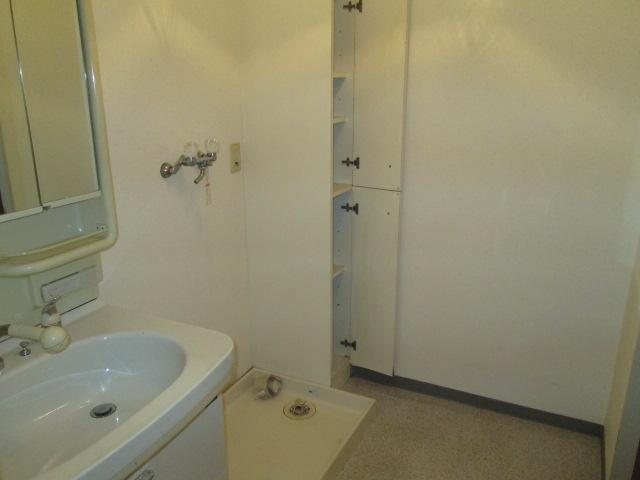 Wash basin, toilet. There is also housed in the washroom