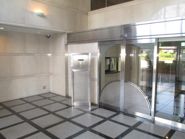 Entrance. TV Intercom & Auto-lock with