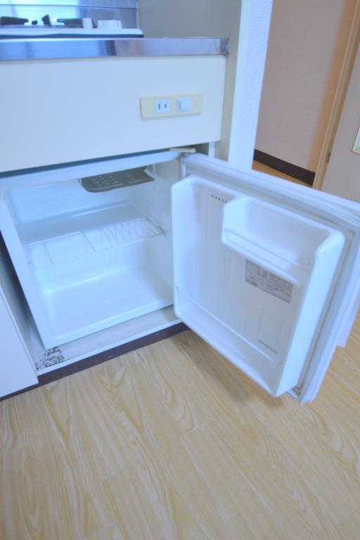 Kitchen. With a small refrigerator!