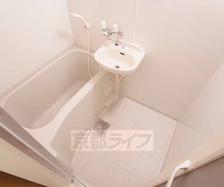 Bath. 503, Room photo diversion