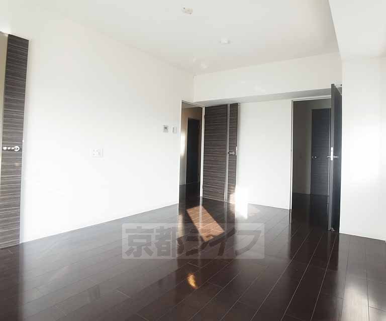 Living and room. 701, Room photo diversion