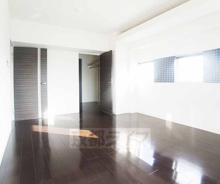 Living and room. 701, Room photo diversion