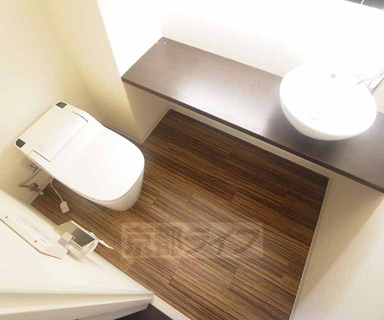 Toilet. 701, Room photo diversion
