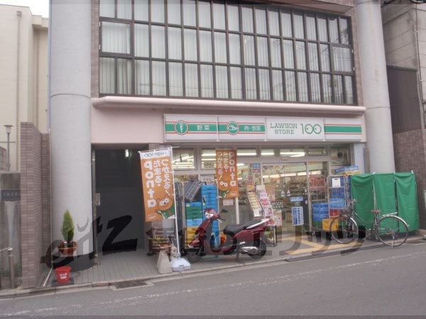 Convenience store. LAWSONSTORE100 40m to the bottom (convenience store)