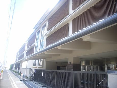 Primary school. About to Shimogyo WataruNaru elementary school 390m