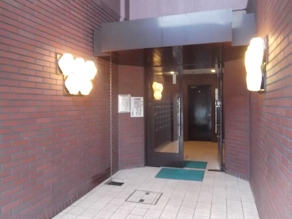 Entrance. Common areas