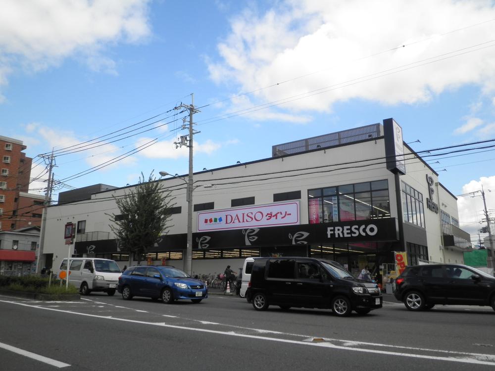 Supermarket. Until fresco 882m