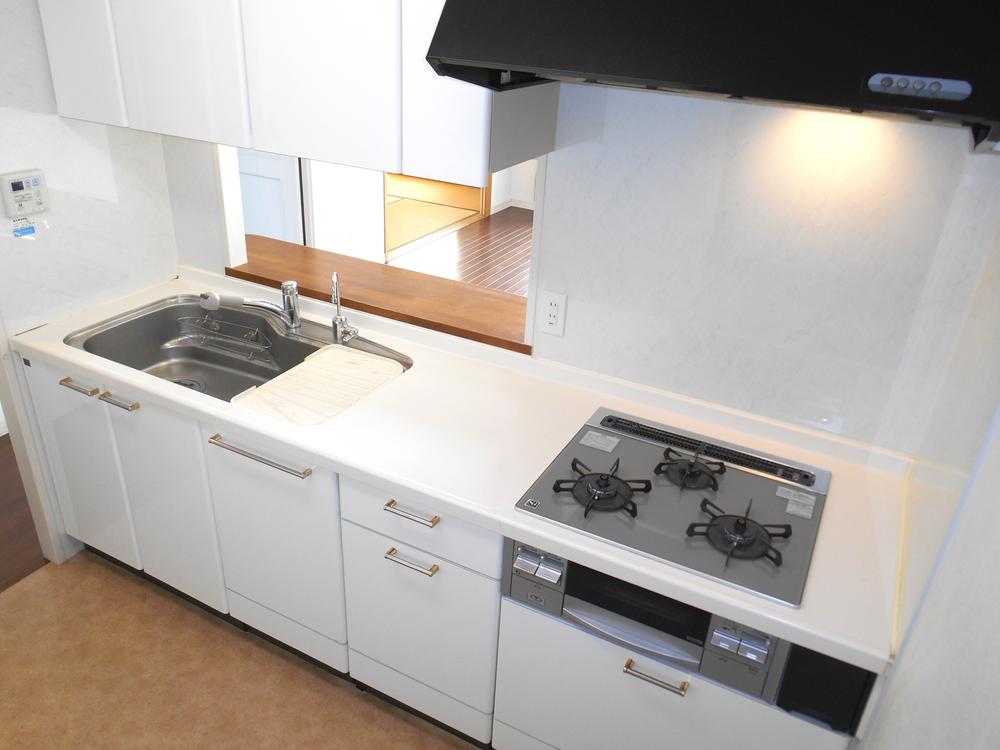 Kitchen. Local (11 May 2013) Shooting