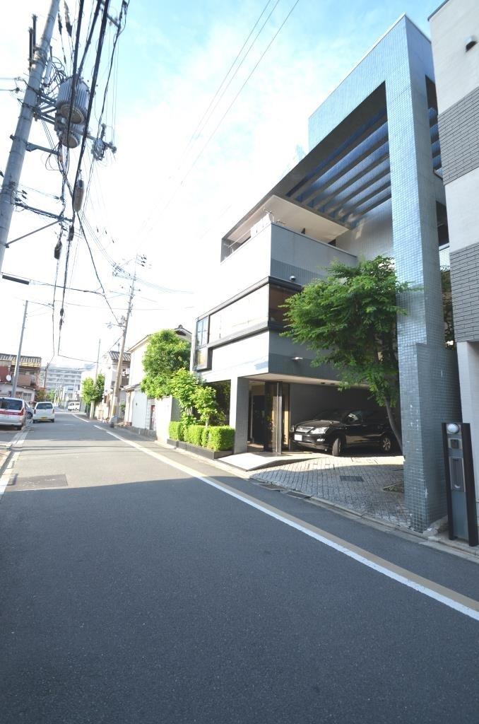 Local appearance photo. Road before you clean!