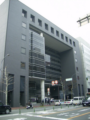 Police station ・ Police box. COCON KARASUMA (police station ・ Until alternating) 100m
