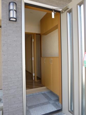 Entrance. Local (September 2013) Shooting