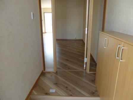 Entrance. Local (September 2013) Shooting