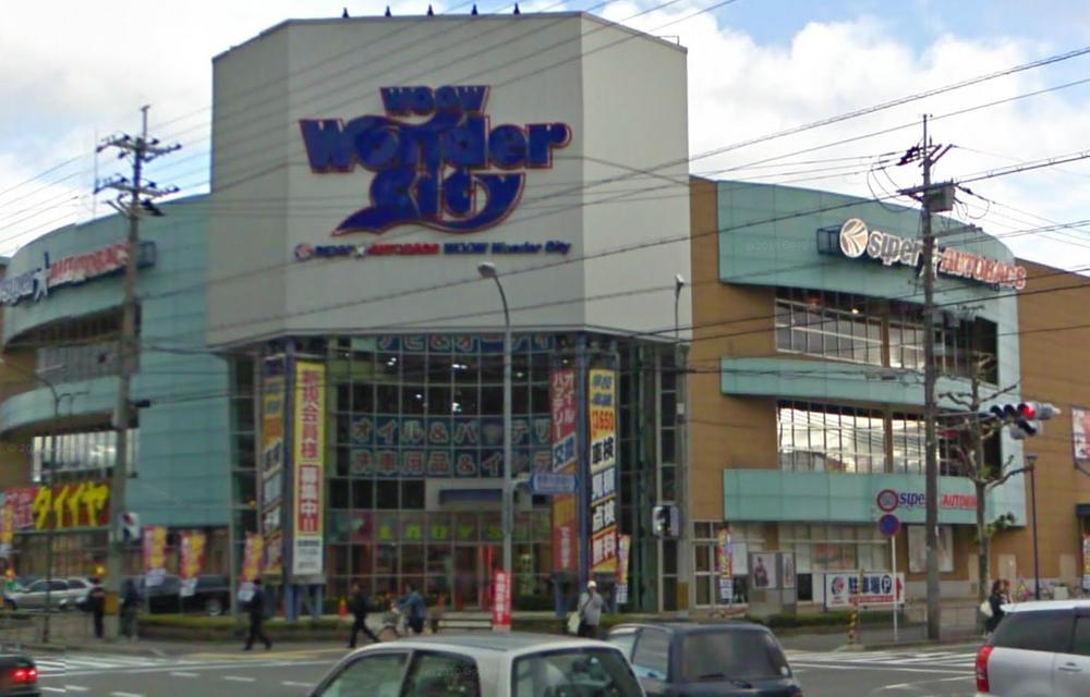 Shopping centre. 1m to AUTOBACS