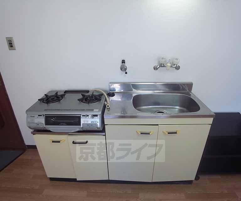 Kitchen. It is easy travel cuisine in a two-burner stove.