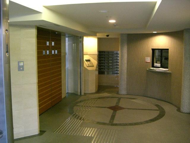 Entrance. Common areas
