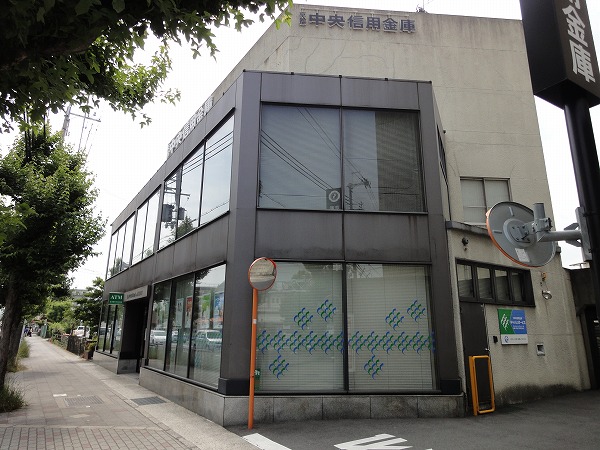 Bank. Kyoto Chuo Shinkin Bank Nishikyogoku 360m to the branch (Bank)