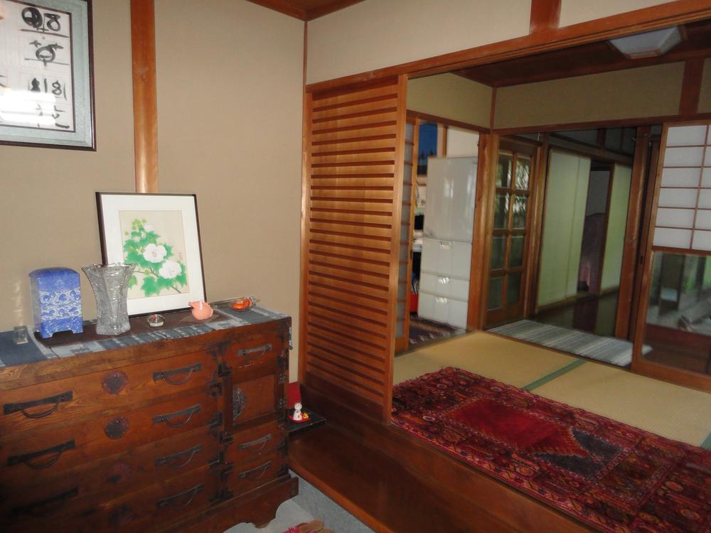 Entrance. Local (September 2013) Shooting