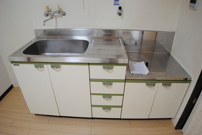 Kitchen. ※ It is a photograph of another room of the same apartment.