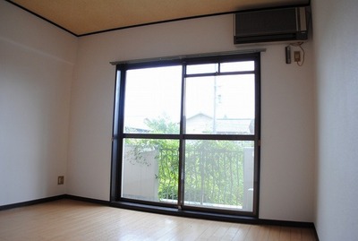 Living and room. ※ It is a photograph of another room of the same apartment.