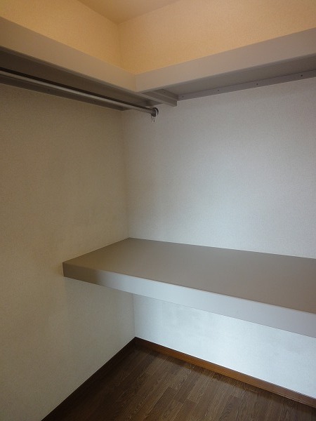 Receipt. Walk-in closet