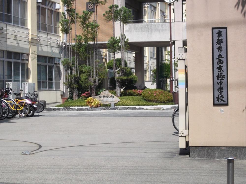 Junior high school. Nishikyogoku 589m up to a 7-minute walk junior high school