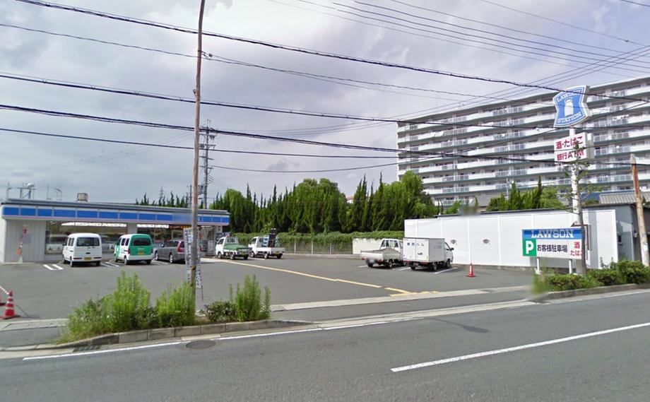 Convenience store. 881m to FamilyMart Yamanouchi