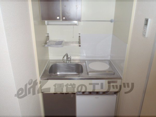 Kitchen. refrigerator ・ It is with stove