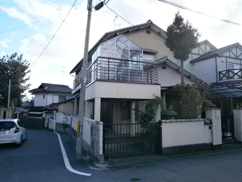 Local appearance photo. Local (11 May 2013) Shooting