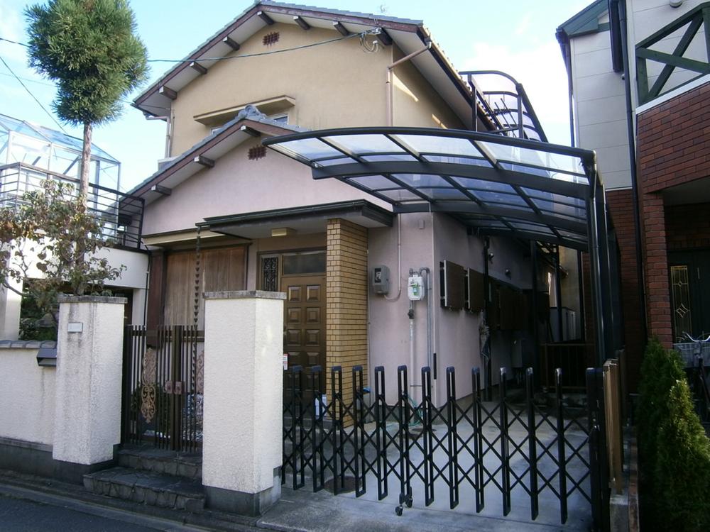 Local appearance photo. Local (11 May 2013) Shooting