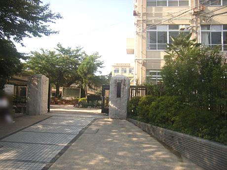 Junior high school. Up to about Hachikeoka junior high school 970m