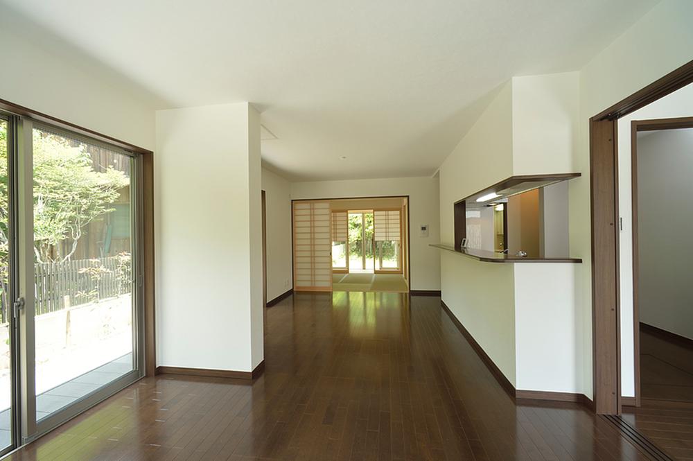 Cooling and heating ・ Air conditioning. Floor heating standard equipment