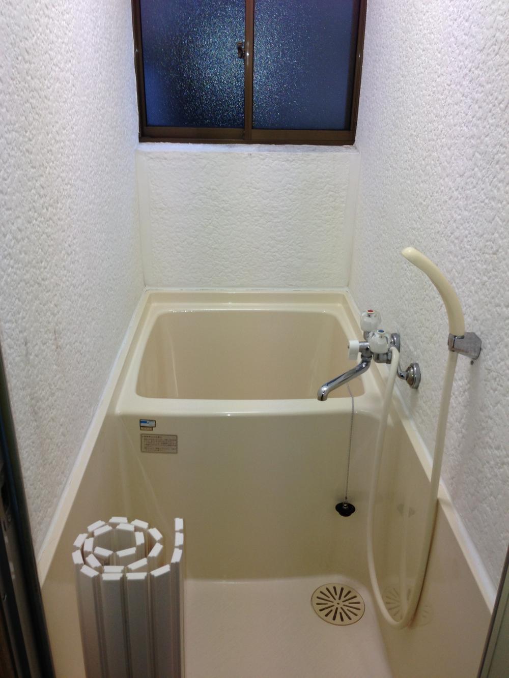 Bathroom. Indoor (12 May 2013) Shooting