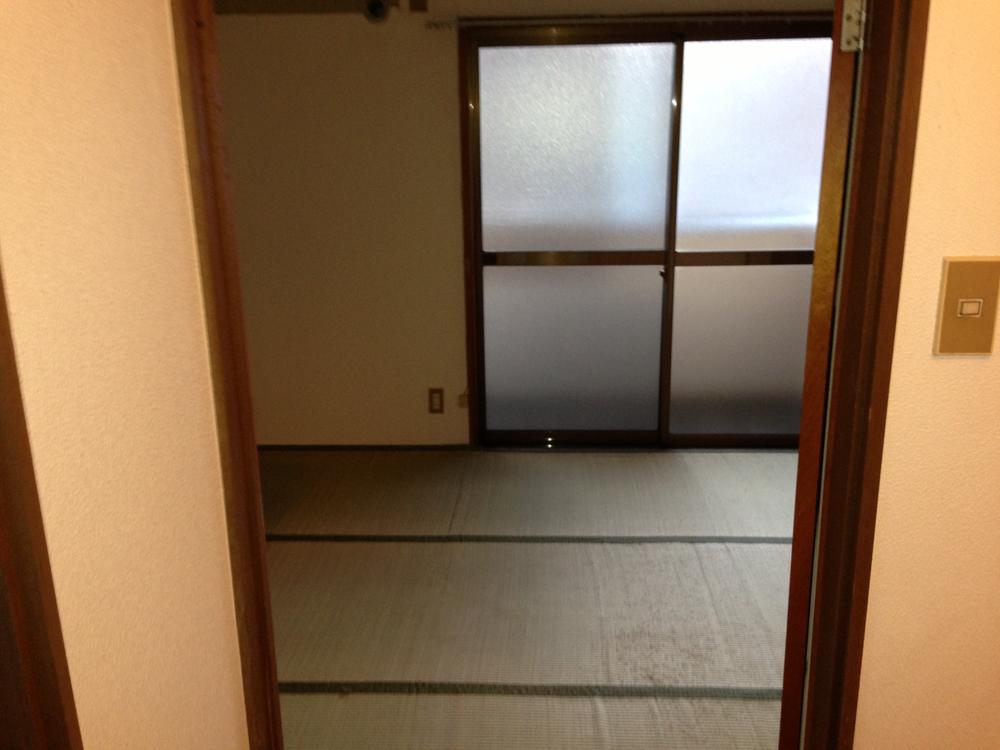 Non-living room. Indoor (12 May 2013) Shooting