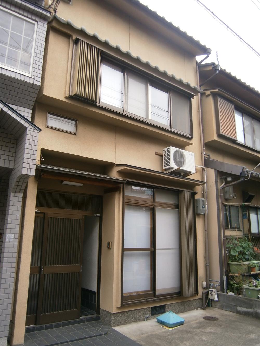 Local appearance photo. Local (May 2012) shooting