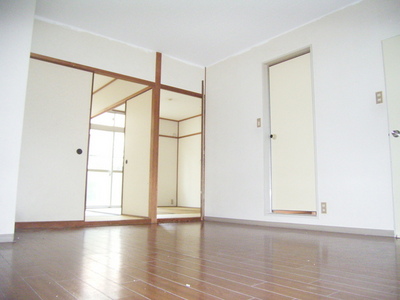 Living and room. ※ It is a photograph of another room of the same apartment