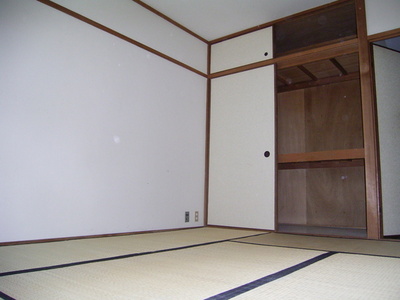 Living and room. ※ It is a photograph of another room of the same apartment