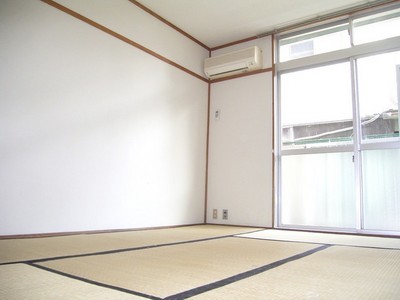 Living and room. ※ It is a photograph of another room of the same apartment