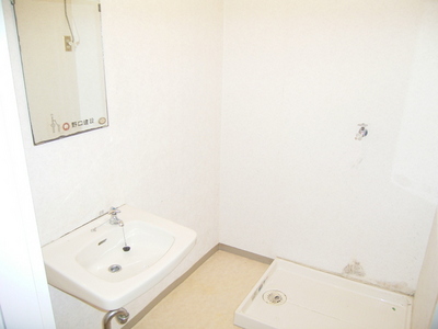 Washroom. ※ It is a photograph of another room of the same apartment