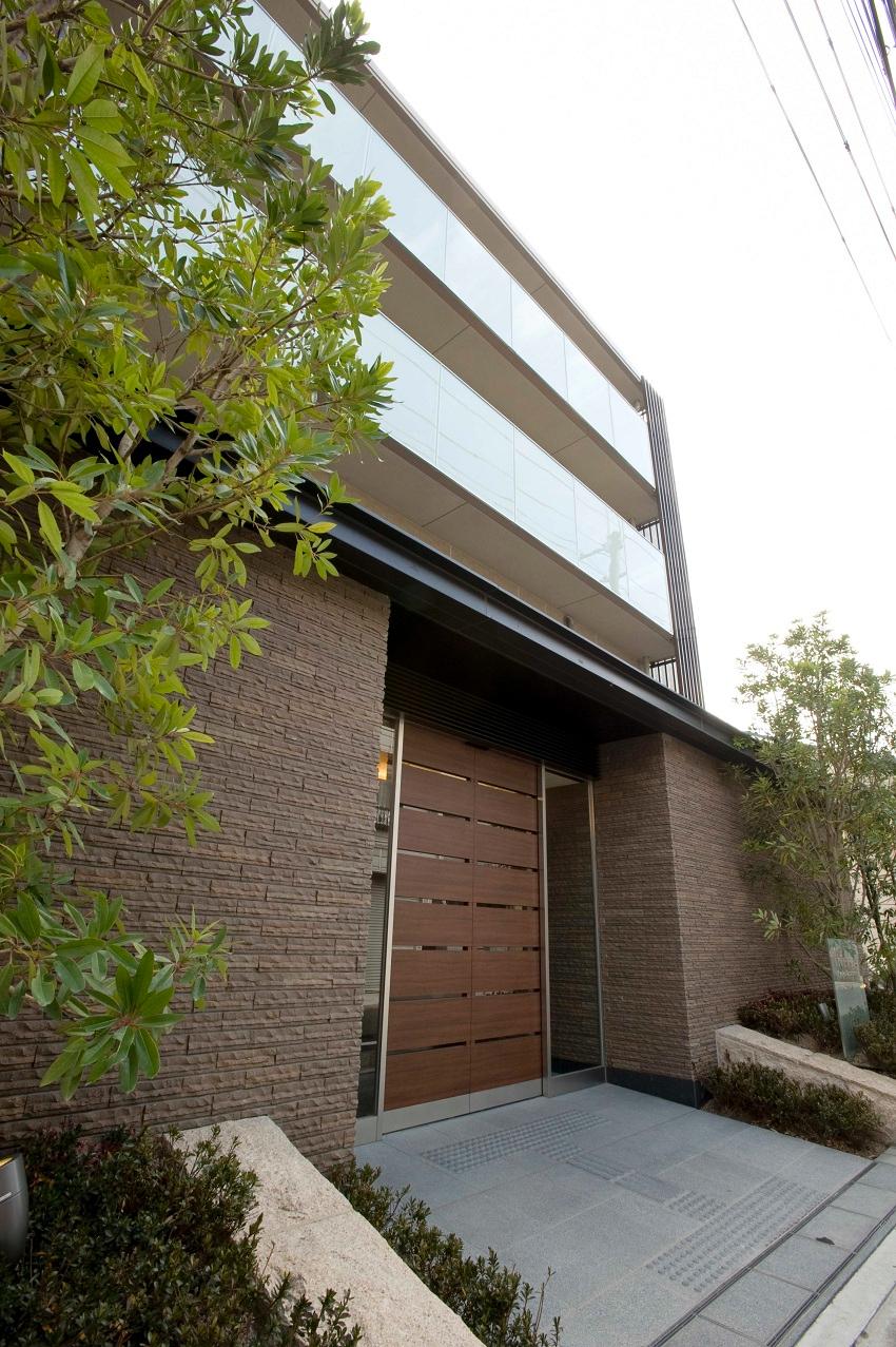 Local appearance photo. entrance / February 2010 shooting