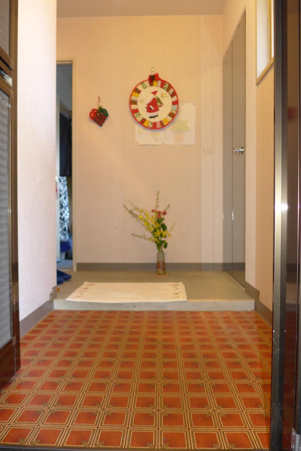 Entrance. Local (12 May 2013) Shooting