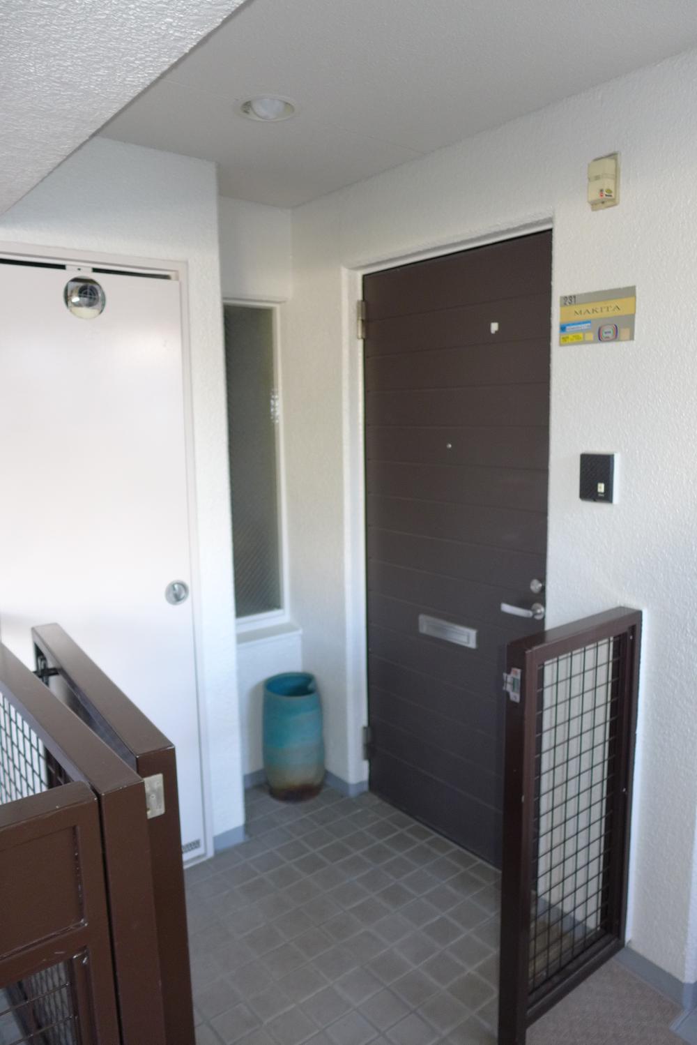 Entrance. Local (12 May 2013) Shooting