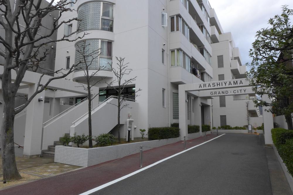 Local appearance photo. Local (12 May 2013) Shooting