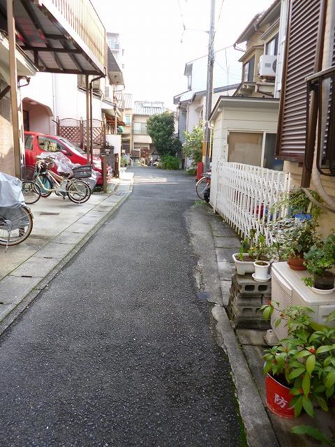 Local photos, including front road. Local (11 May 2013) Shooting