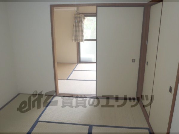 Living and room. Is a Japanese-style room.