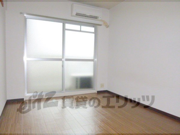 Living and room. Day is a good room