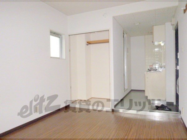 Living and room. 6 Pledge