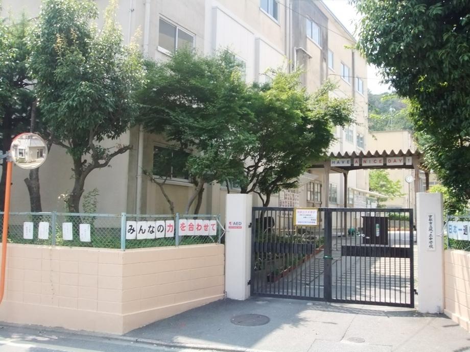 Junior high school. 808m to Kyoto Municipal Sokeoka junior high school