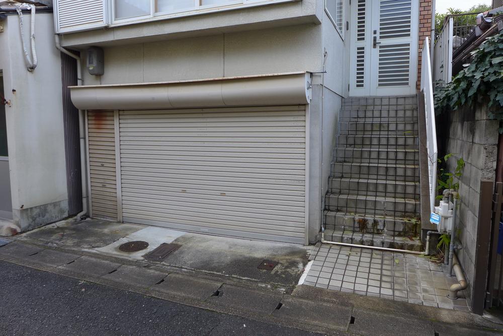 Local appearance photo. Local (12 May 2013) Shooting