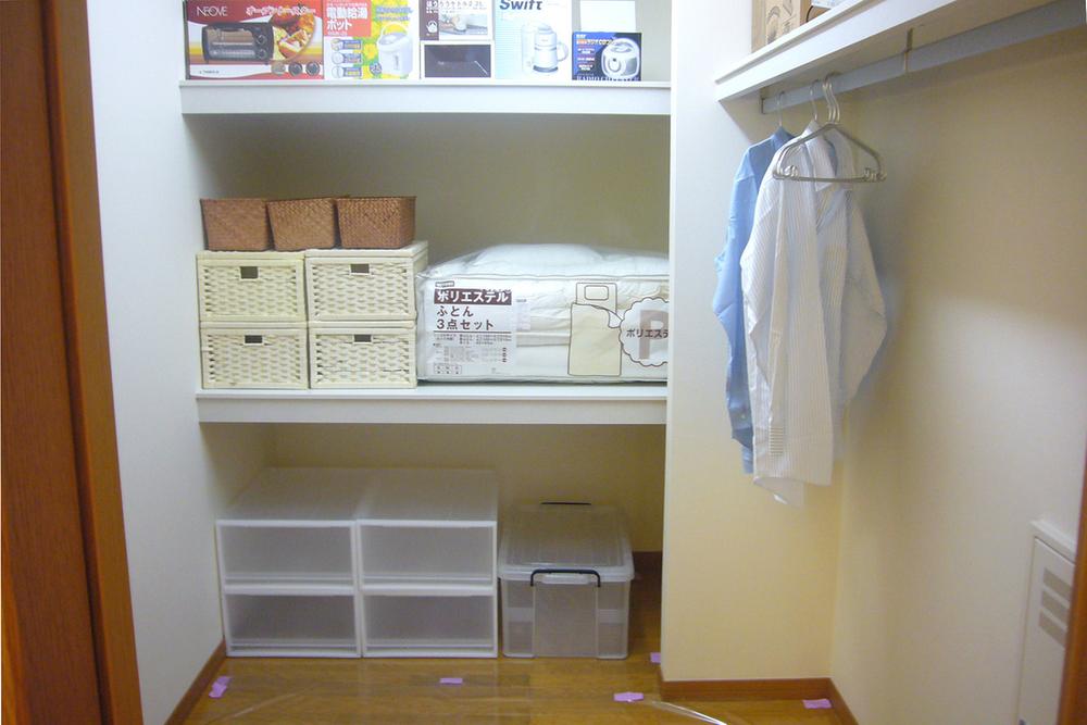 Receipt. Walk-in closet