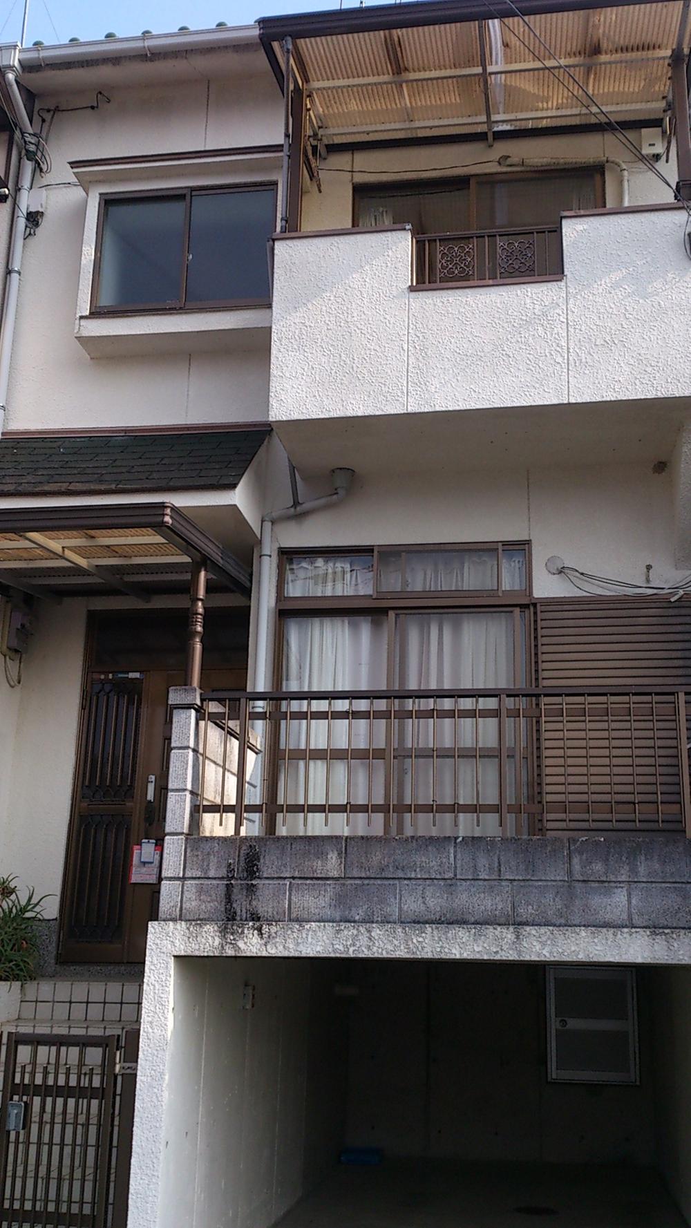 Local appearance photo. Local (12 May 2013) Shooting